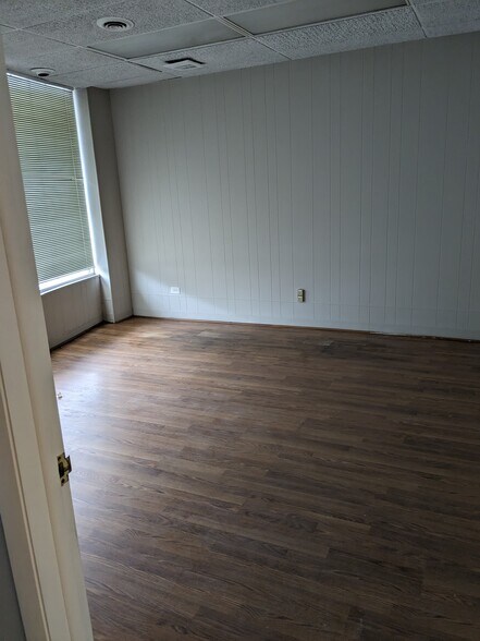 9418 Irving Park Rd, Schiller Park, IL à vendre - Photo du bâtiment - Image 3 de 9