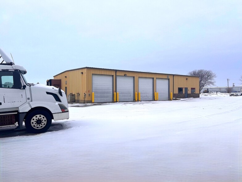 1001 Geneva St, Shorewood, IL for sale - Building Photo - Image 3 of 13