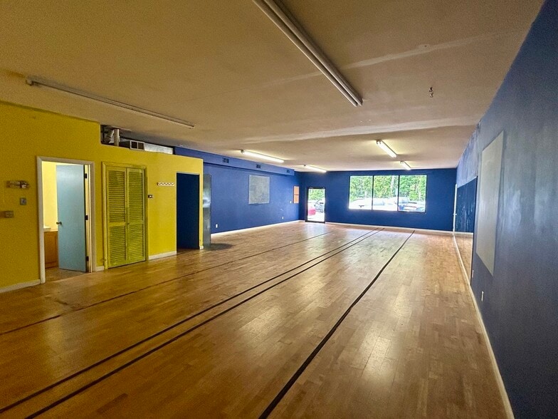 141 Damon Rd, Northampton, MA for lease - Interior Photo - Image 3 of 14