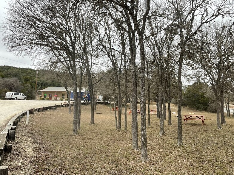 10151 State Highway 16 S, Pipe Creek, TX à vendre - Photo du bâtiment - Image 2 de 24