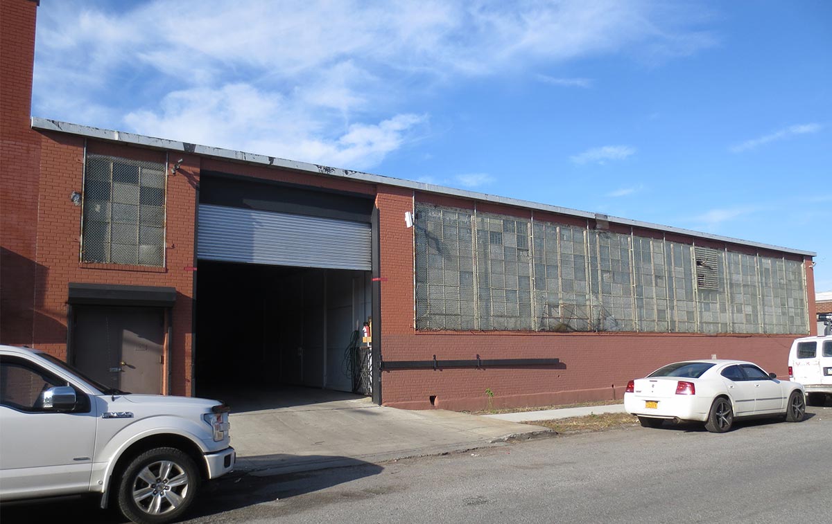 330-340 Calyer St, Brooklyn, NY à vendre Photo du bâtiment- Image 1 de 11