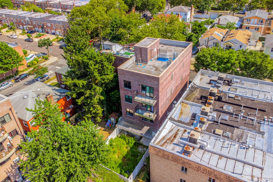 16109 72nd Ave, Fresh Meadows, NY à vendre - Photo du bâtiment - Image 2 de 12