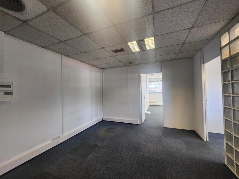Office in Montpellier for lease - Interior Photo - Image 2 of 8