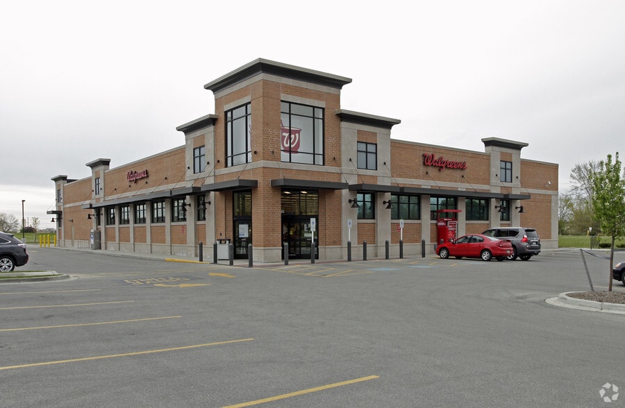 W62N190 Washington Ave, Cedarburg, WI à vendre - Photo principale - Image 1 de 14