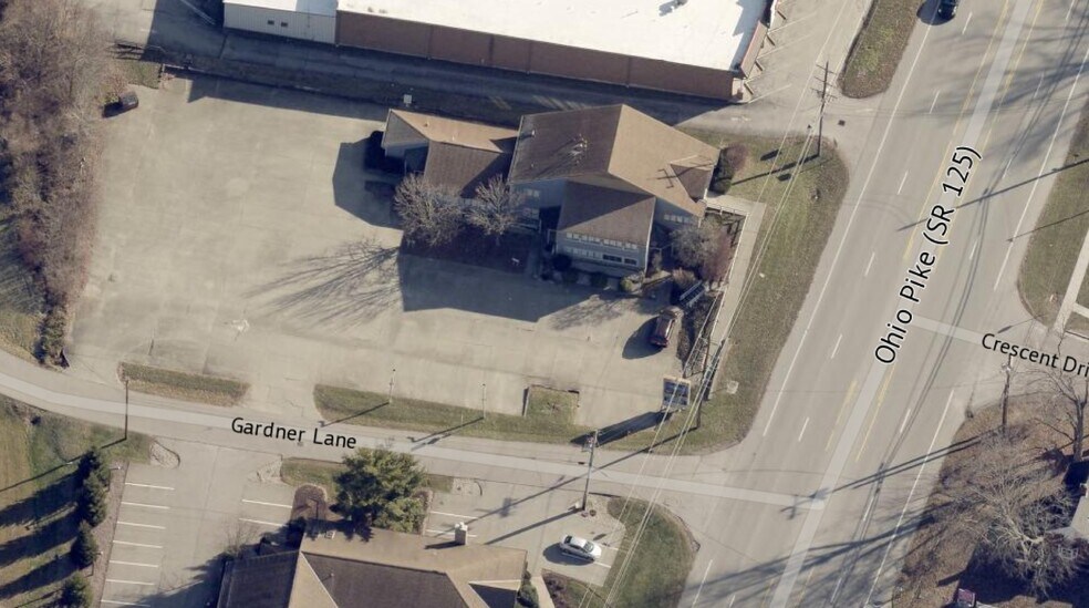 1010 Ohio Pike, Cincinnati, OH à louer - Photo du bâtiment - Image 3 de 14