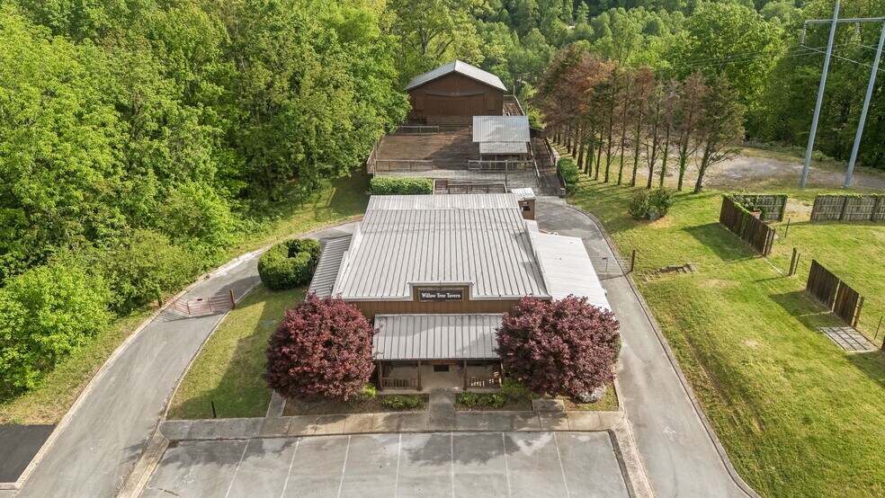 7080 Dale Ridge Rd, Lancaster, TN à vendre - Photo du bâtiment - Image 2 de 49