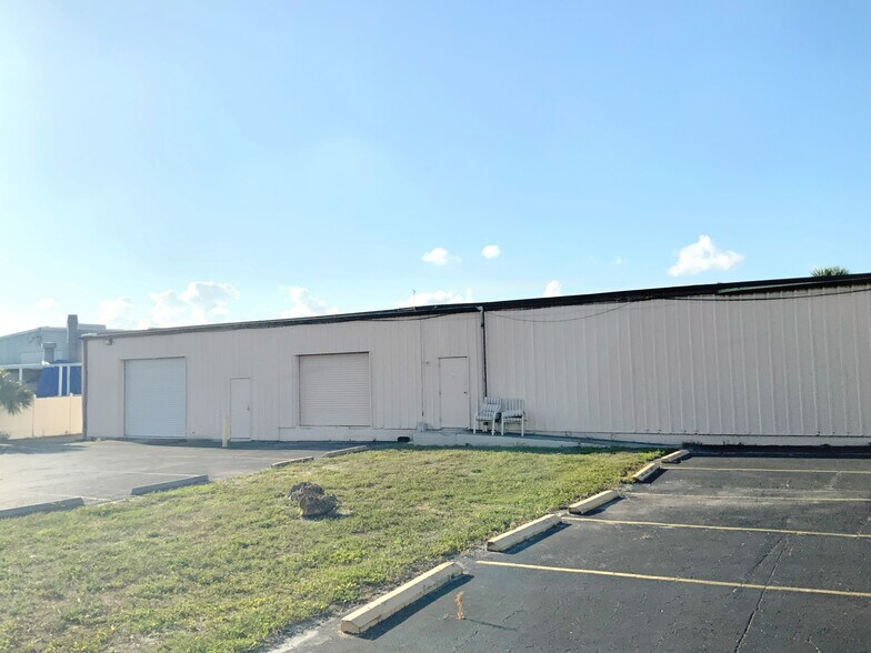 11120 S Cleveland Ave, Fort Myers, FL à louer - Photo du bâtiment - Image 2 de 17