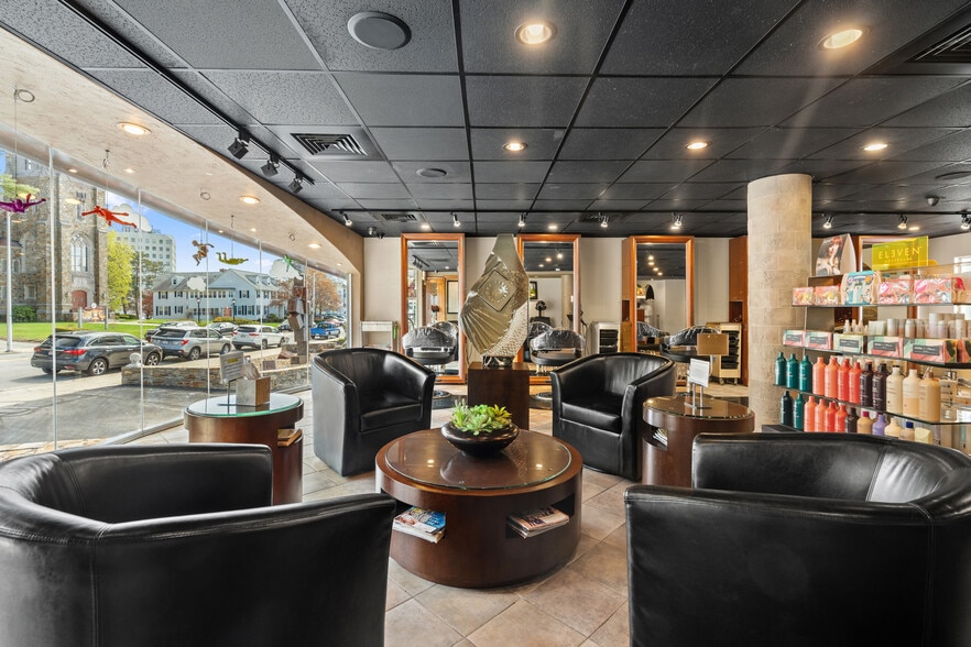 574 Pleasant St, Worcester, MA for sale - Interior Photo - Image 3 of 13