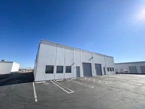 17525 Alder St, Hesperia, CA for lease Interior Photo- Image 2 of 4