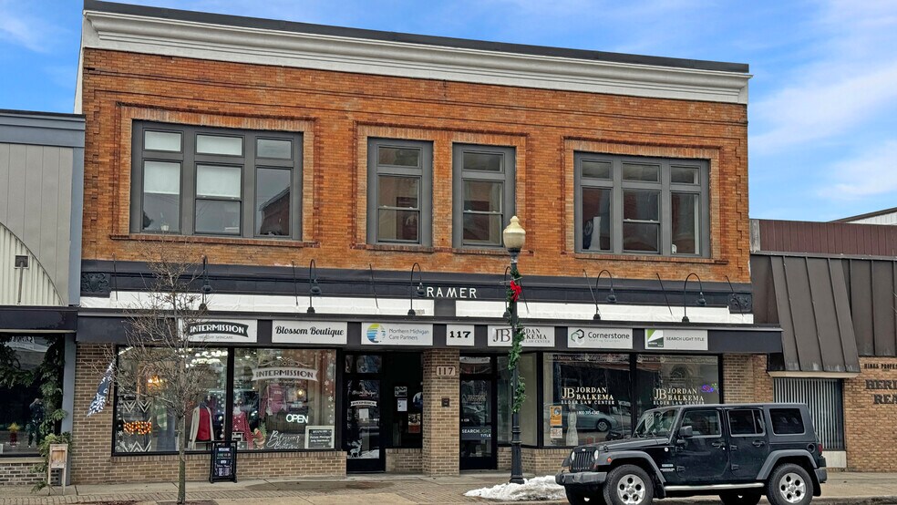 117 N Mitchell St, Cadillac, MI à louer - Photo du bâtiment - Image 3 de 20
