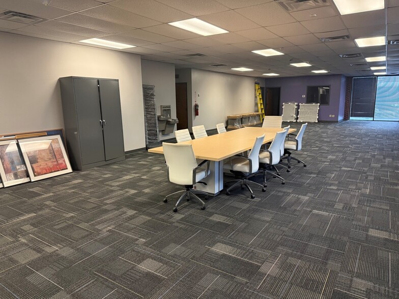 7508-7512 Broadway Ext, Oklahoma City, OK for lease - Interior Photo - Image 2 of 4