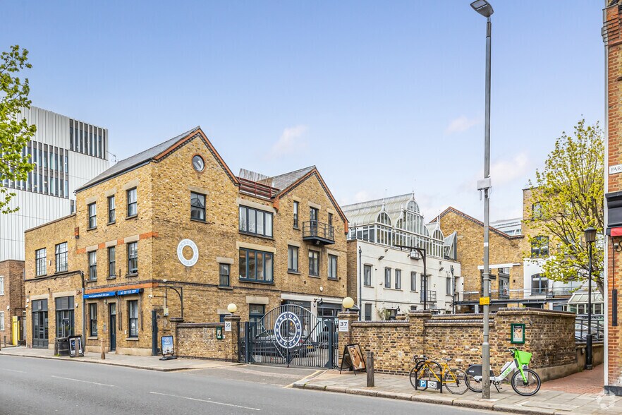 35-37 Parkgate Rd, Londres à louer - Photo du bâtiment - Image 2 de 4