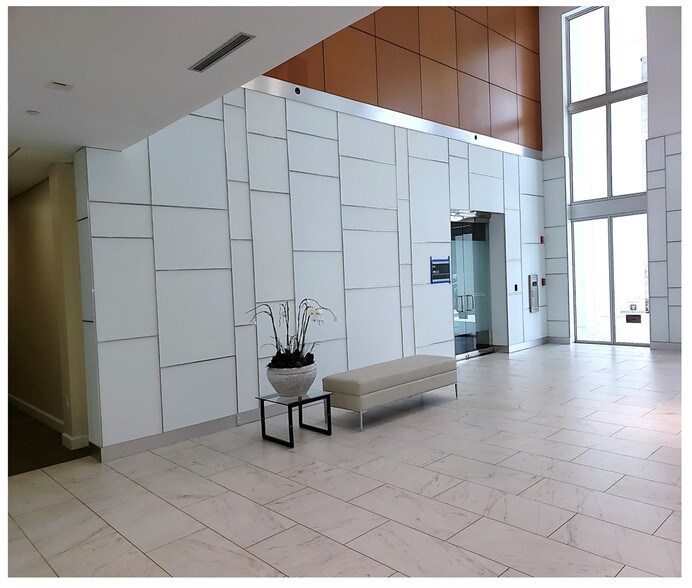 2500 Weston Rd, Weston, FL à louer - Hall d’entrée - Image 3 de 22