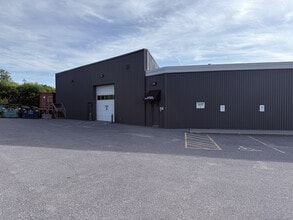 1818 Woodward Dr, Ottawa, ON for lease Building Photo- Image 2 of 17