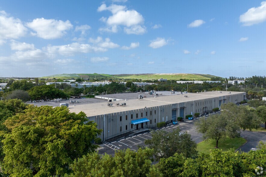 1721-1731 NW 33rd St, Pompano Beach, FL à louer - Aérien - Image 3 de 5