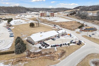 1001 Short St, Decorah, IA - AERIAL  map view