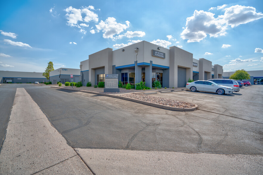 1705 W University Dr, Tempe, AZ for lease - Building Photo - Image 2 of 5