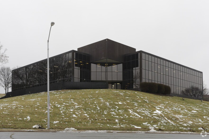 8205 W 108th Ter, Overland Park, KS à louer - Photo principale - Image 1 de 7