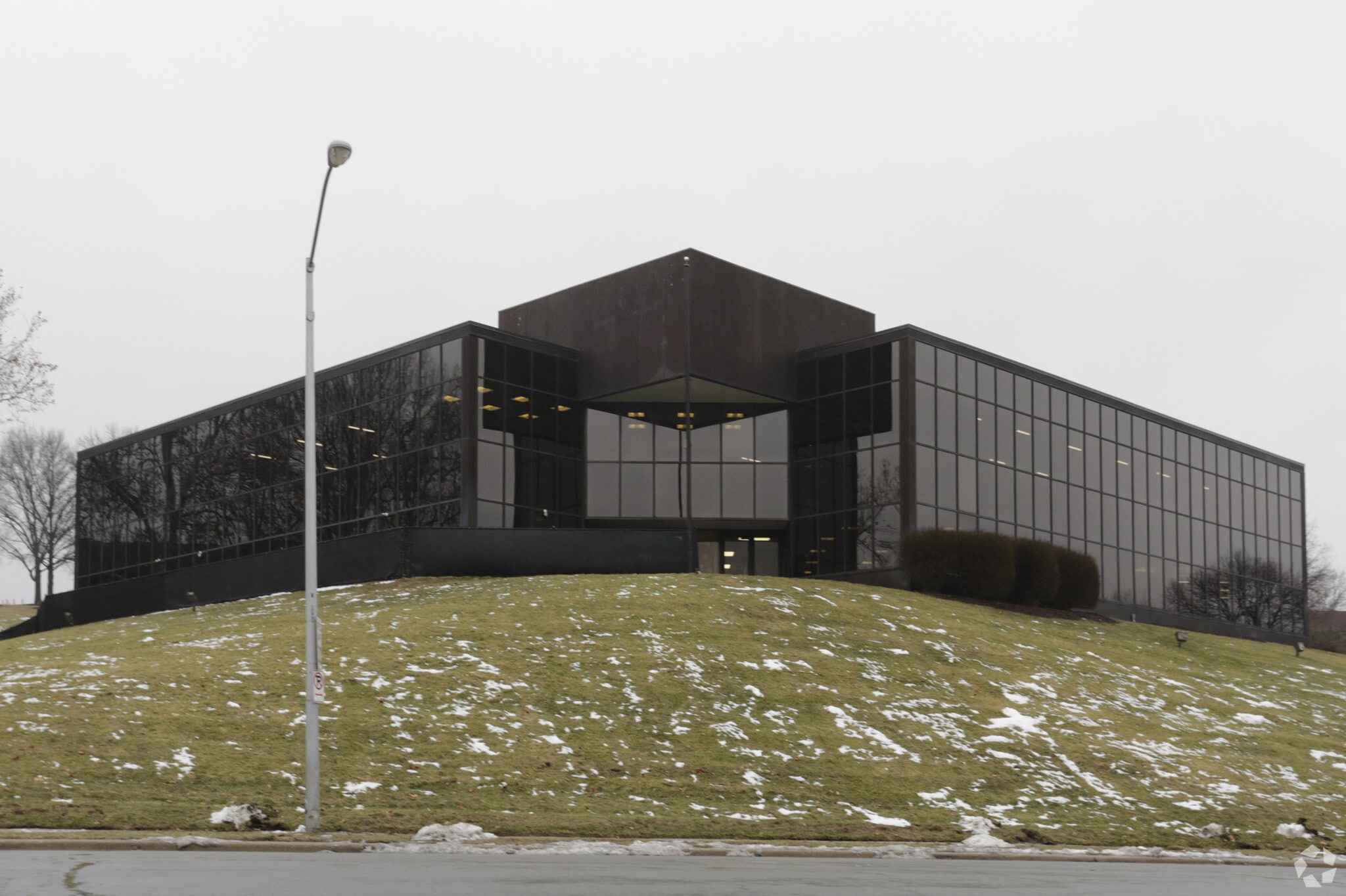 8205 W 108th Ter, Overland Park, KS for lease Primary Photo- Image 1 of 8