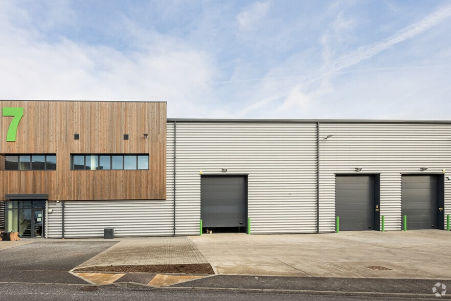 Cray Ave, Orpington for lease - Building Photo - Image 2 of 3