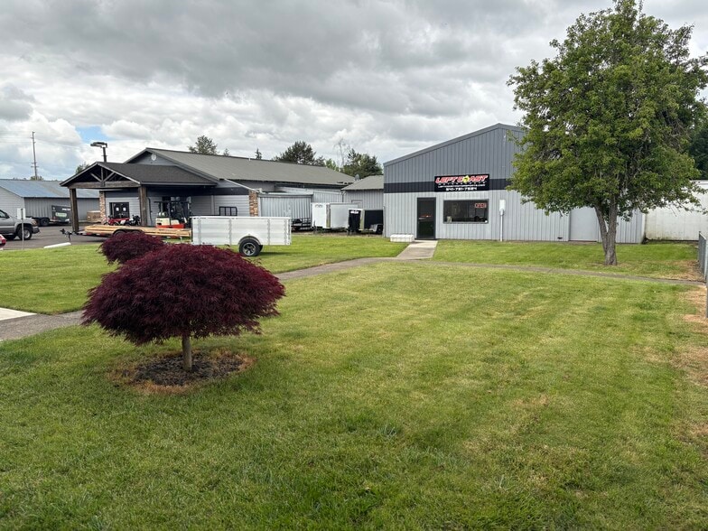 1055 SW 51st St, Albany, OR for sale - Building Photo - Image 2 of 4