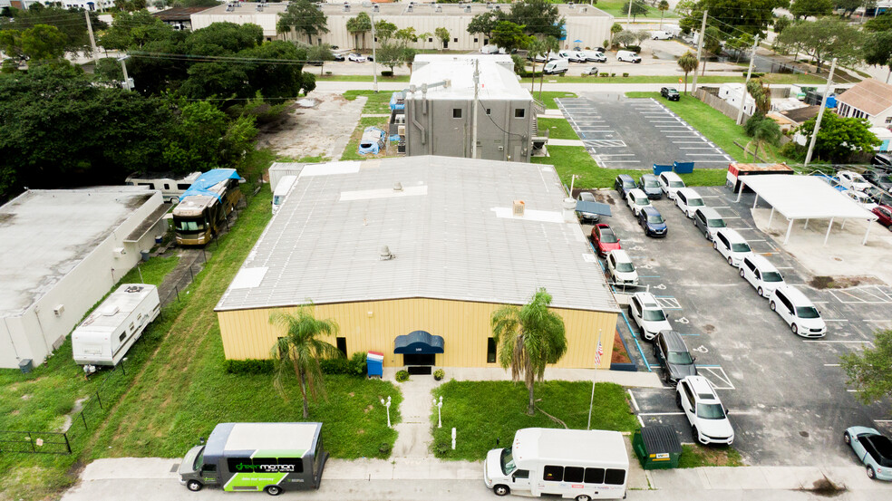 350 SW 25th St, Fort Lauderdale, FL for lease - Building Photo - Image 1 of 82