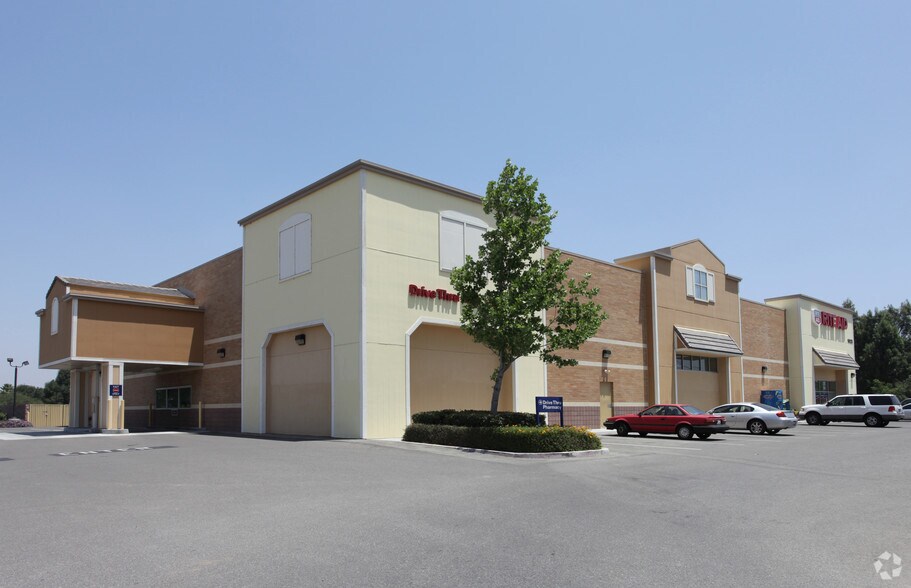 1325 6th St, Norco, CA à vendre - Photo du bâtiment - Image 2 de 4
