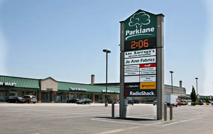 902-1400 S Oliver St, Wichita, KS for lease - Building Photo - Image 1 of 7