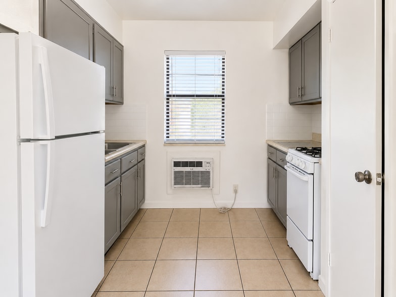 1741-1743 Moffett St, Hollywood, FL for sale - Building Photo - Image 3 of 8
