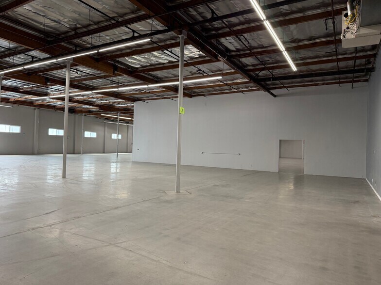 4900 W 147th St, Hawthorne, CA à louer - Photo du bâtiment - Image 2 de 12