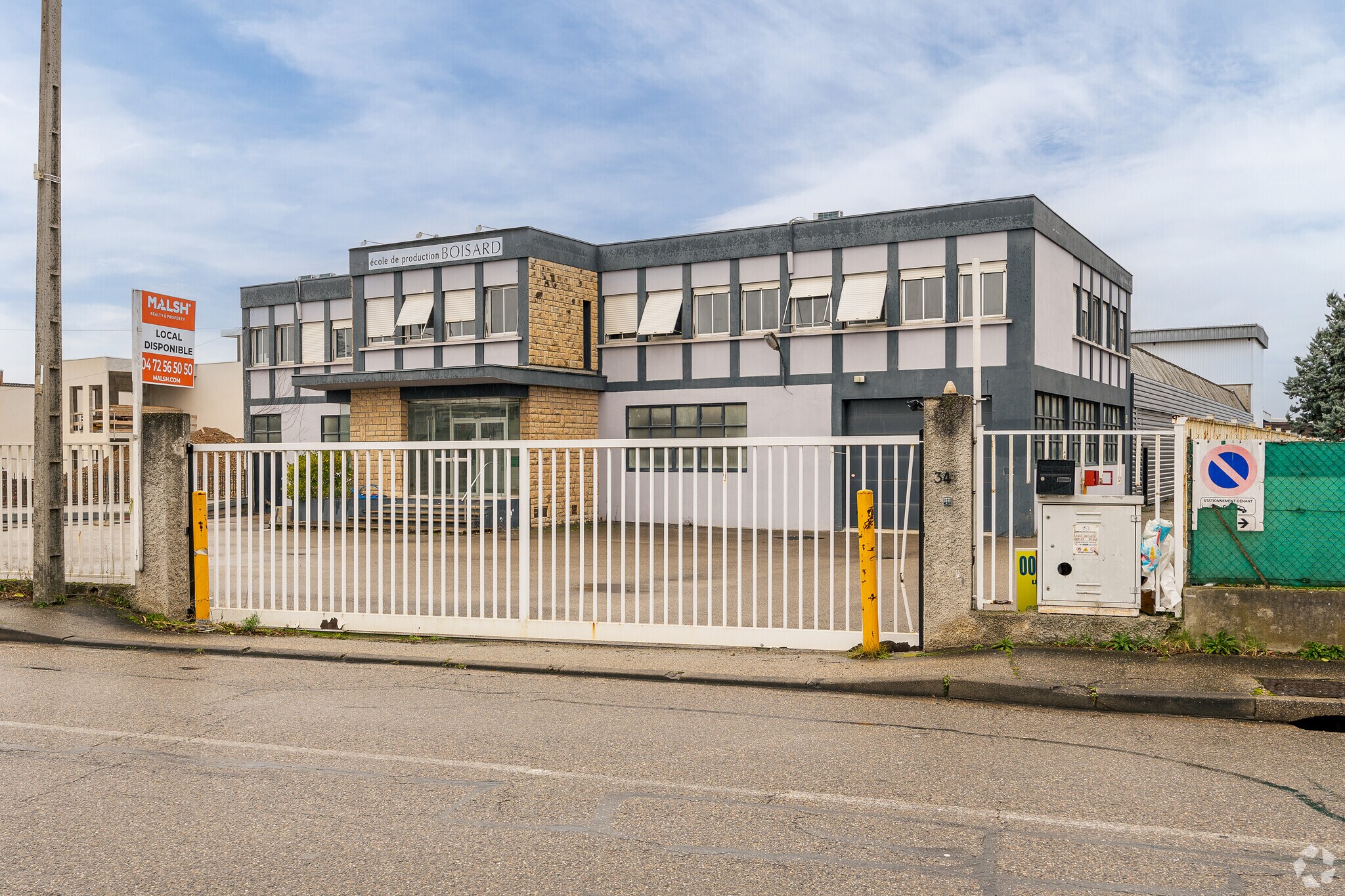 34 Avenue Des Bruyères, Décines-Charpieu for lease Primary Photo- Image 1 of 3