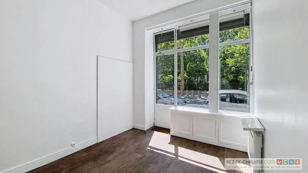 Retail in Paris for lease - Interior Photo - Image 2 of 6