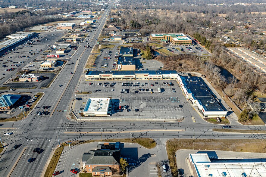 9918-9950 E Washington St, Indianapolis, IN à louer - Photo du bâtiment - Image 3 de 7
