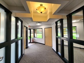 1020 James Dr, Hartland, WI for lease Interior Photo- Image 2 of 6