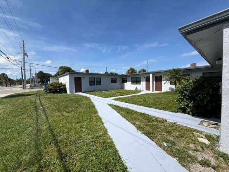 2840 Avenue S, Riviera Beach, FL à vendre - Photo du bâtiment - Image 3 de 12