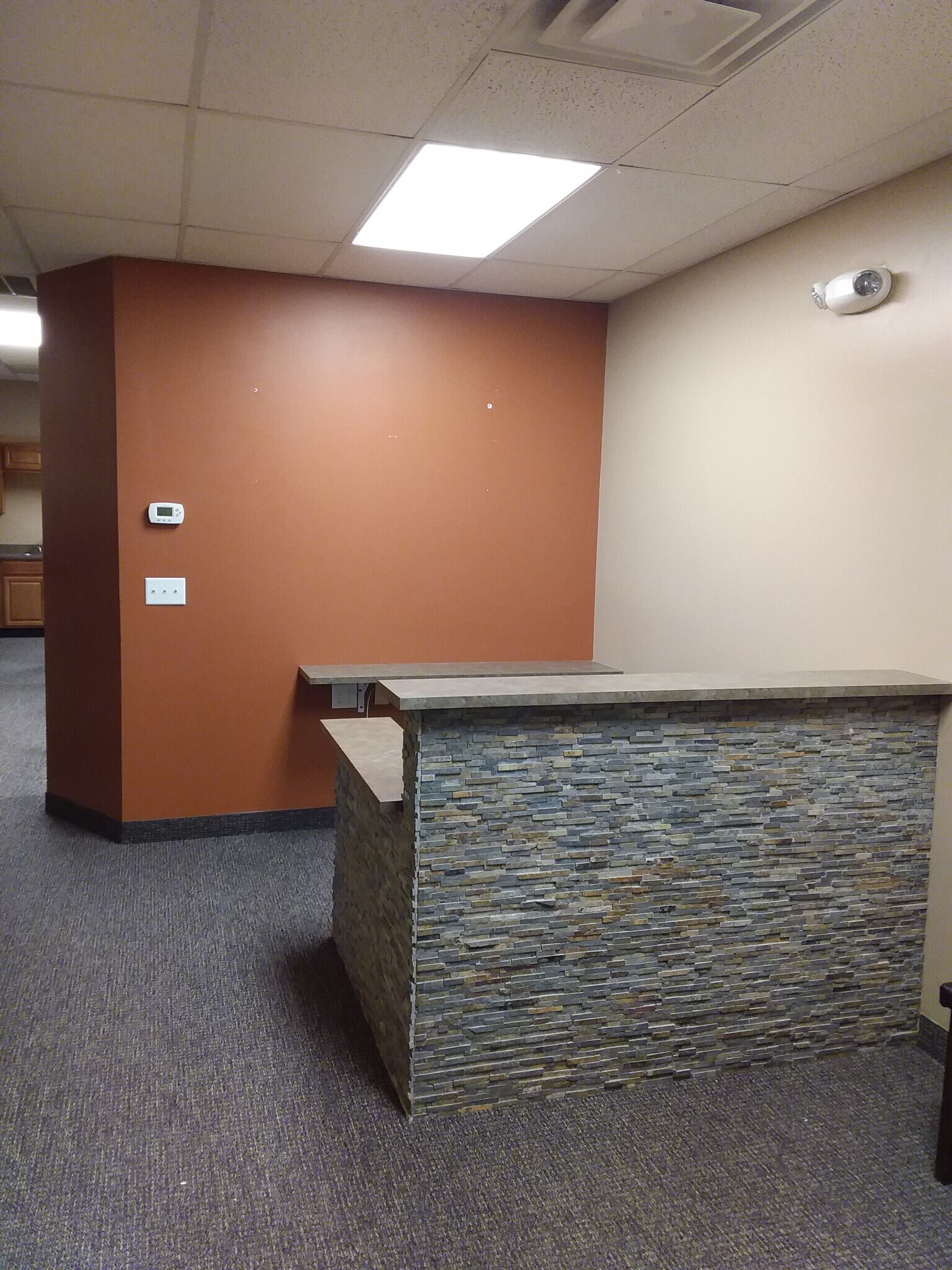 146 N Lake St, Forest Lake, MN à louer Photo intérieure- Image 1 de 6