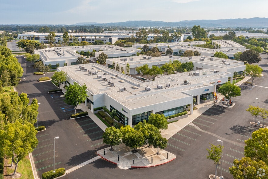 13700 Alton Pky, Irvine, CA à louer - Aérien - Image 3 de 7