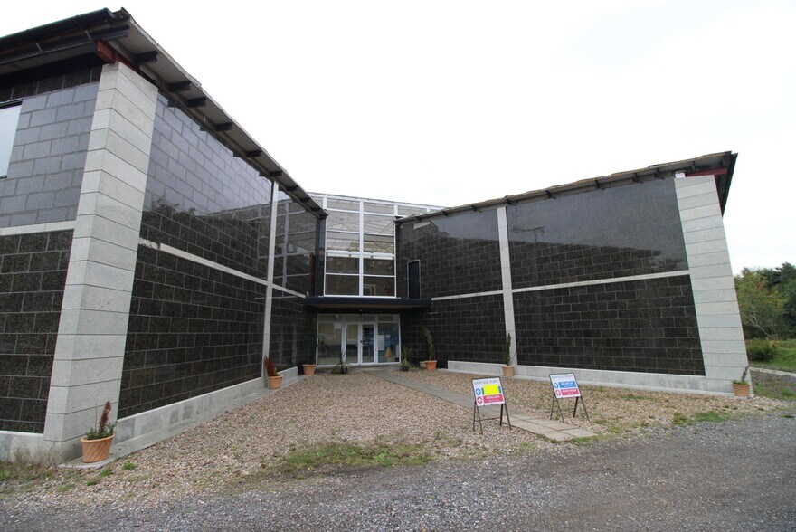 North Trade Rd, Battle à louer - Photo du bâtiment - Image 1 de 2