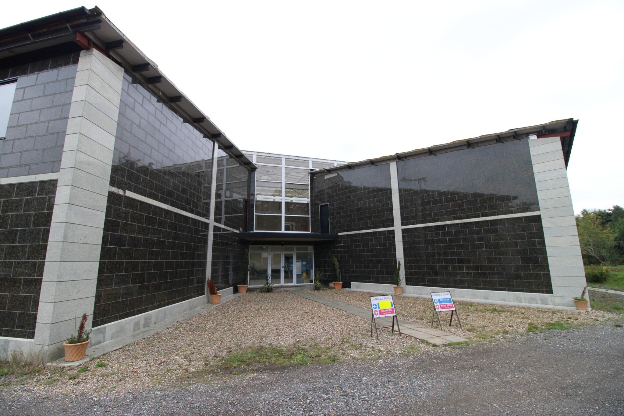 North Trade Rd, Battle for lease Building Photo- Image 1 of 3