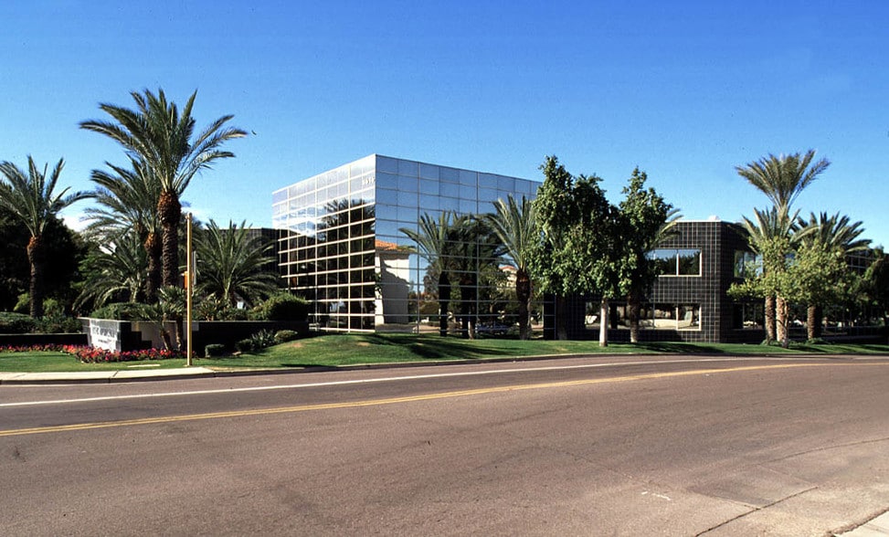 4636 E University Dr, Phoenix, AZ for lease - Building Photo - Image 2 of 2