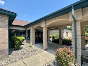 11 Crum Elbow Rd, Hyde Park, NY for lease Building Photo- Image 2 of 15