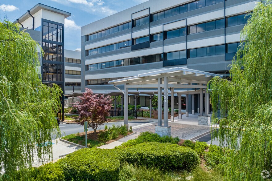 1150 Lake Hearn Dr NE, Atlanta, GA à louer - Photo du bâtiment - Image 3 de 26