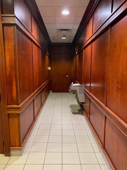 2550 Ravenhill Dr, Fayetteville, NC for lease - Interior Photo - Image 2 of 30