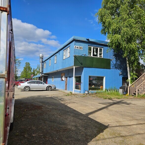 3450 Airport Way, Fairbanks, AK for sale - Primary Photo - Image 1 of 4