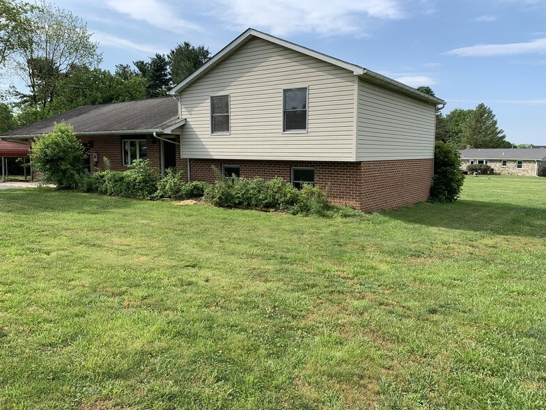 5405 Village Ct, Adamstown, MD à vendre - Photo du bâtiment - Image 2 de 28