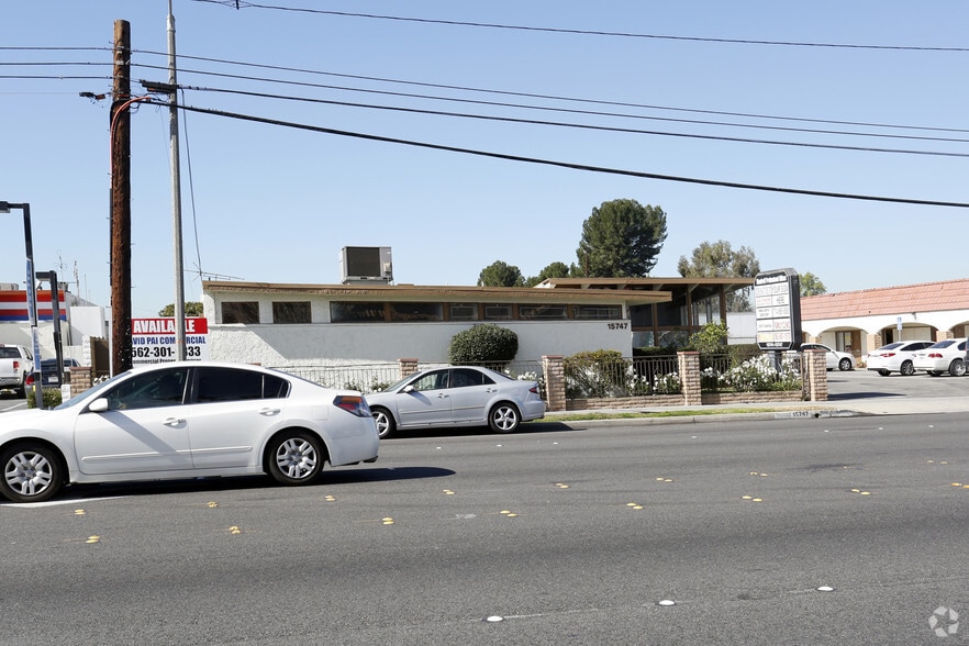 15747 Woodruff Ave, Bellflower, CA for lease - Building Photo - Image 3 of 7