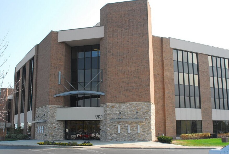 9001 N Wesleyan Rd, Indianapolis, IN à louer - Photo du bâtiment - Image 3 de 9