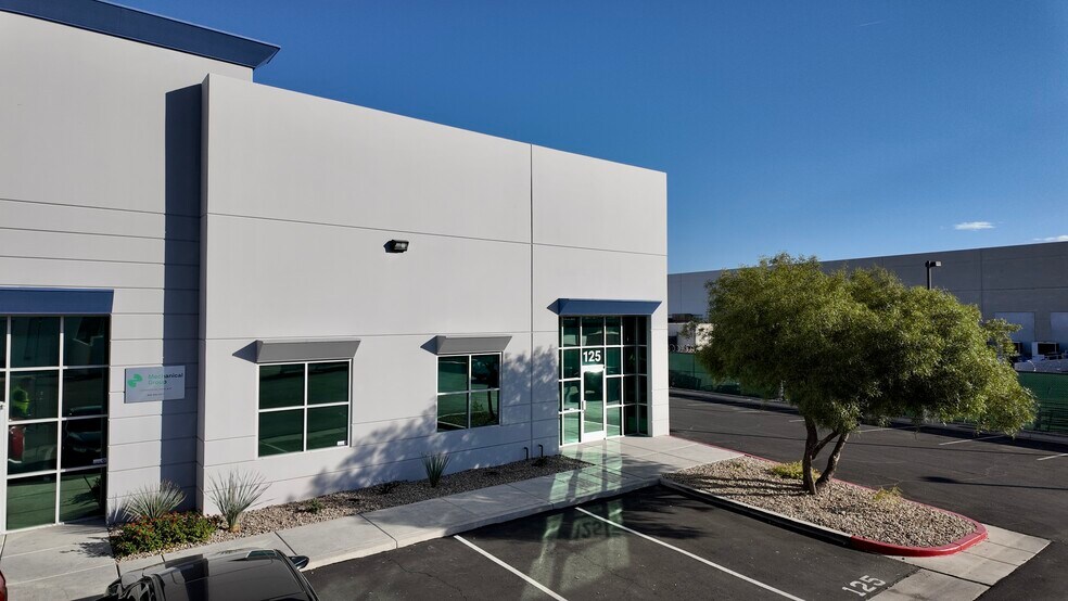 3475 W Post Rd, Las Vegas, NV à louer - Photo du bâtiment - Image 3 de 5