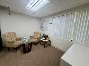 187 E Wilbur Rd, Thousand Oaks, CA for lease Interior Photo- Image 2 of 3