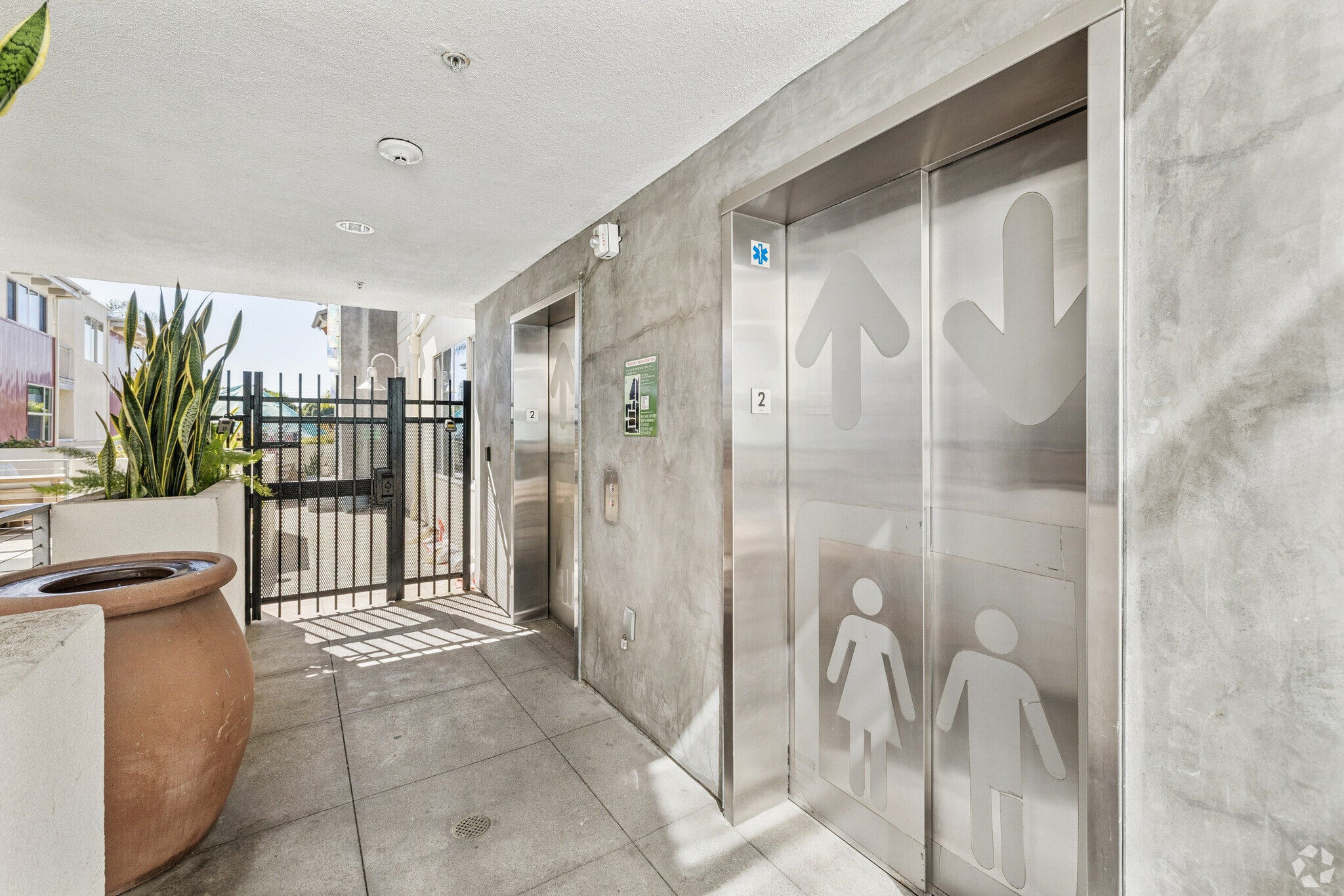 687 S Coast Hwy 101, Encinitas, CA for lease Interior Photo- Image 1 of 8